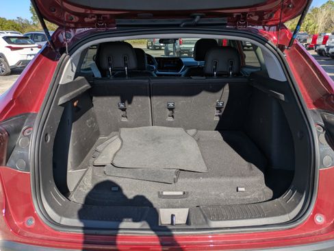 Used 2025 Chevrolet Trax LT w/ LT Convenience Package image 13