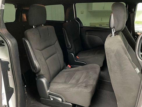 Used 2016 Dodge Grand Caravan SXT w/ UConnect Hands-Free Group image 13