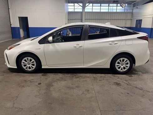 Used 2019 Toyota Prius L Eco image 6