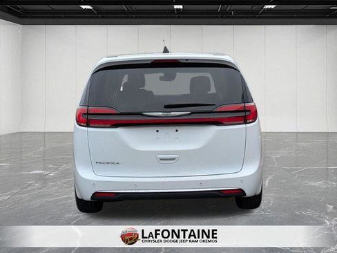 Certified 2023 Chrysler Pacifica Touring-L FWD image 4