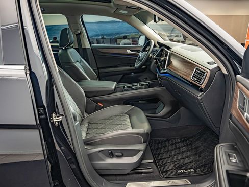 Used 2024 Volkswagen Atlas SEL Premium R-Line AWD/4WD image 38