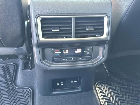 Used 2025 Volkswagen Atlas Peak Edition SE AWD/4WD image 16