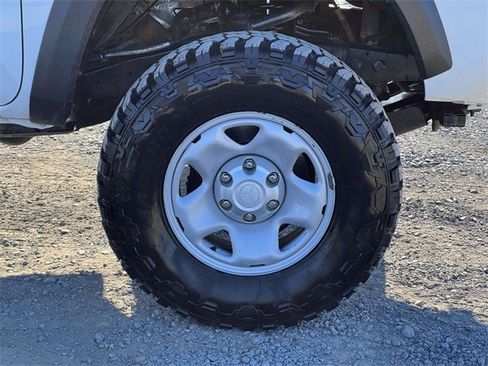 Used 2020 Toyota Tacoma TRD Off-Road w/ Technology Package image 27