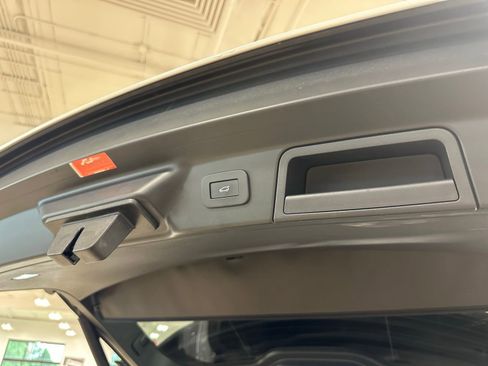 Used 2023 Land Rover Range Rover Velar R-Dynamic S AWD/4WD image 48