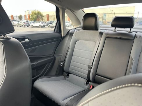 Used 2025 Volkswagen Jetta SE image 38