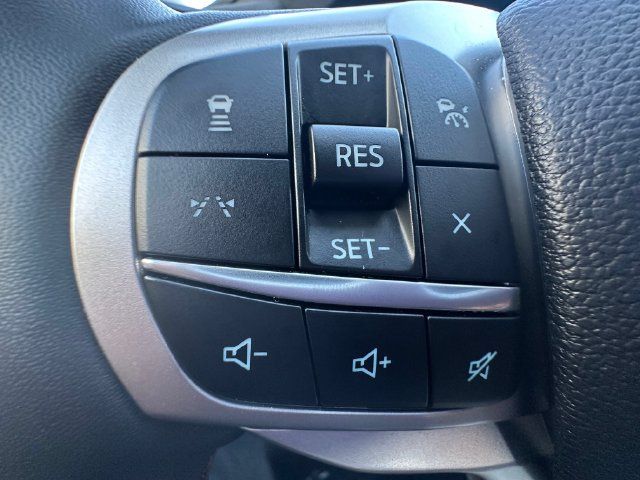 Used 2025 Ford Explorer Active AWD/4WD image 13