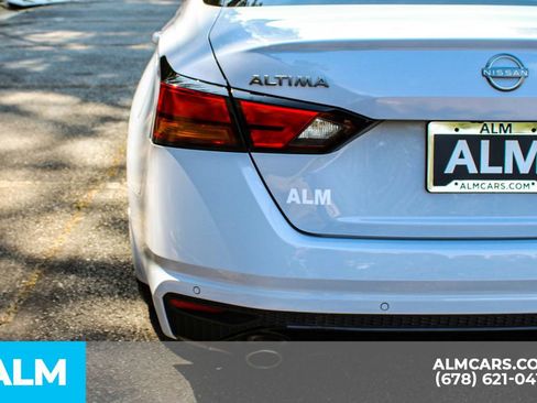 Used 2025 Nissan Altima 2.5 SR FWD image 13