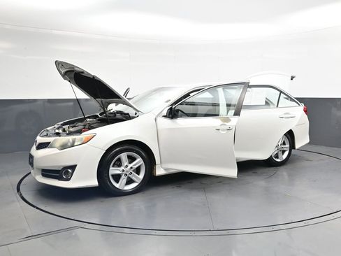 Used 2014 Toyota Camry SE FWD image 49
