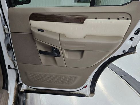 Used 2002 Ford Explorer Eddie Bauer image 33
