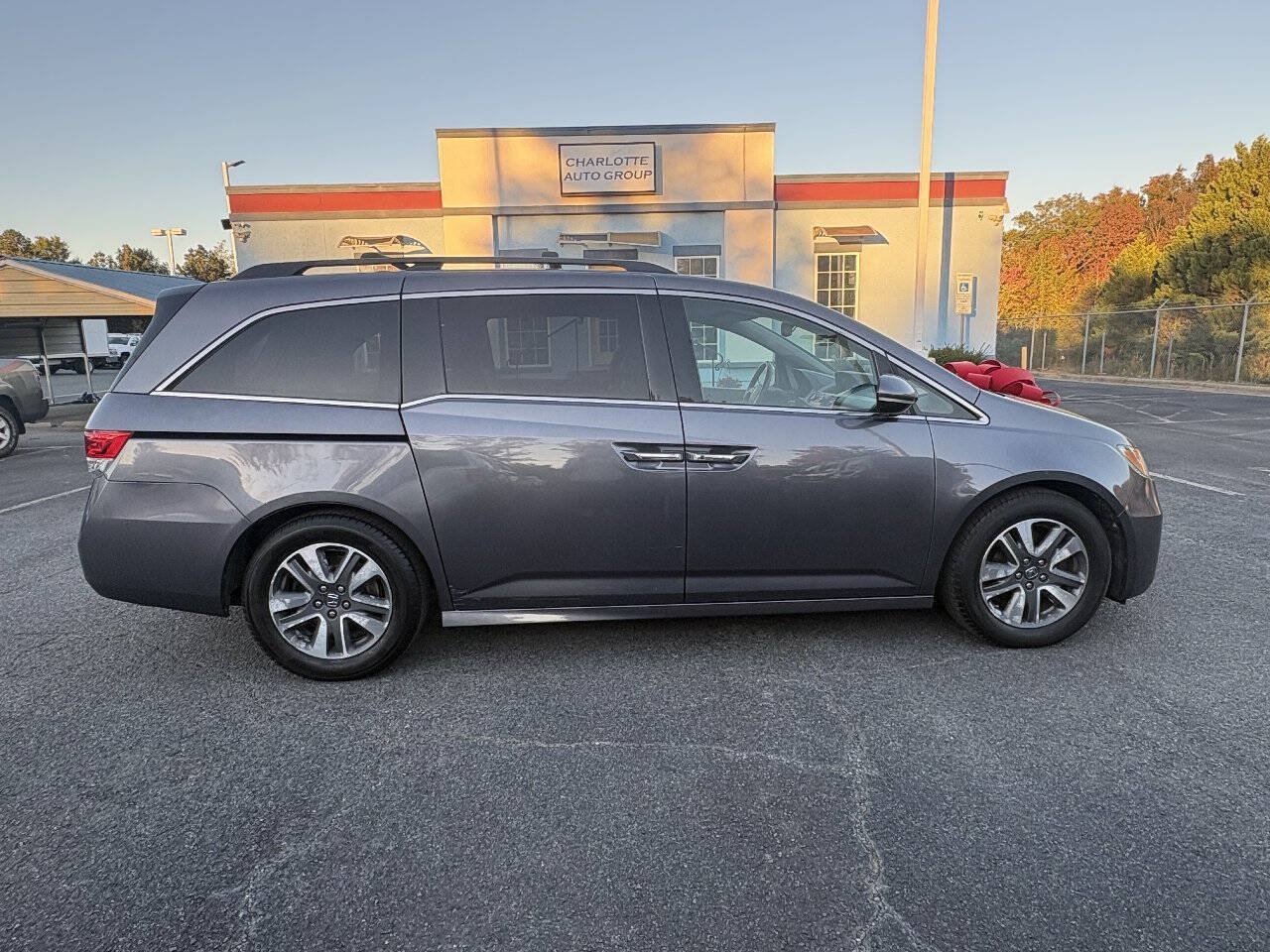 Used 2016 Honda Odyssey Touring Elite image 8