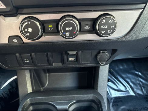 Used 2022 Toyota Tacoma SR RWD image 32