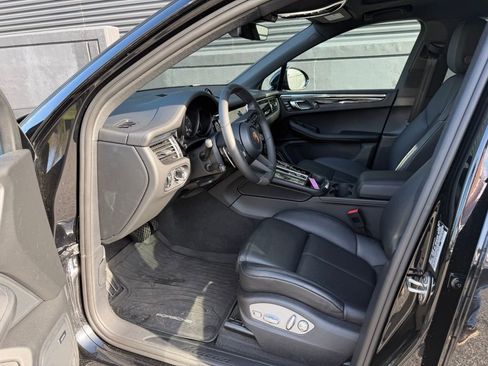 Certified 2026 Porsche Macan image 15