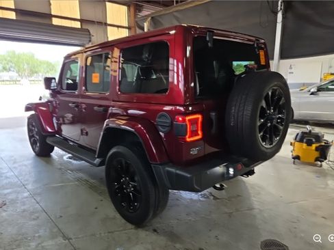 Used 2021 Jeep Wrangler Unlimited Sahara w/ Cold Weather Group AWD/4WD image 3