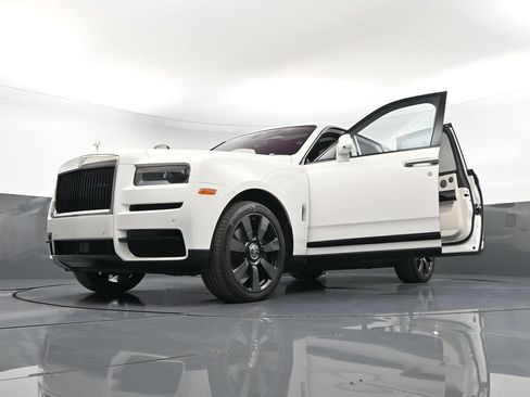Certified 2022 Rolls-Royce Cullinan w/ Dark Exterior Package AWD/4WD image 43