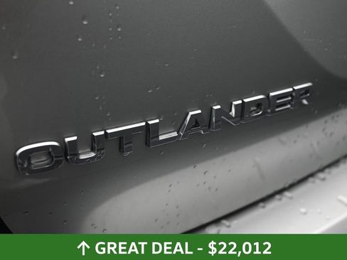 Used 2025 Mitsubishi Outlander ES image 17
