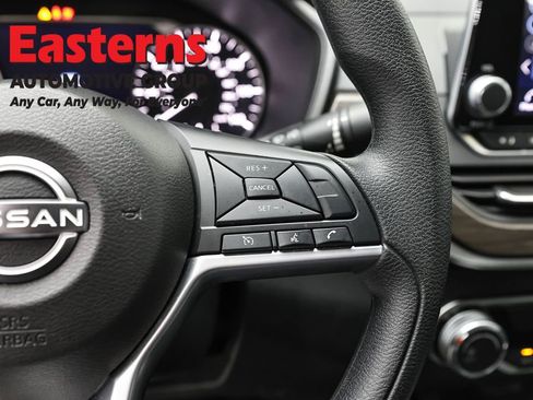 Used 2025 Nissan Altima 2.5 SV image 16