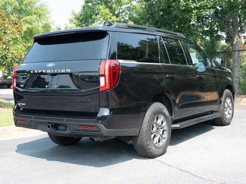 Used 2025 Ford Expedition Active RWD image 18