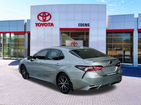 Used 2024 Toyota Camry SE image 5