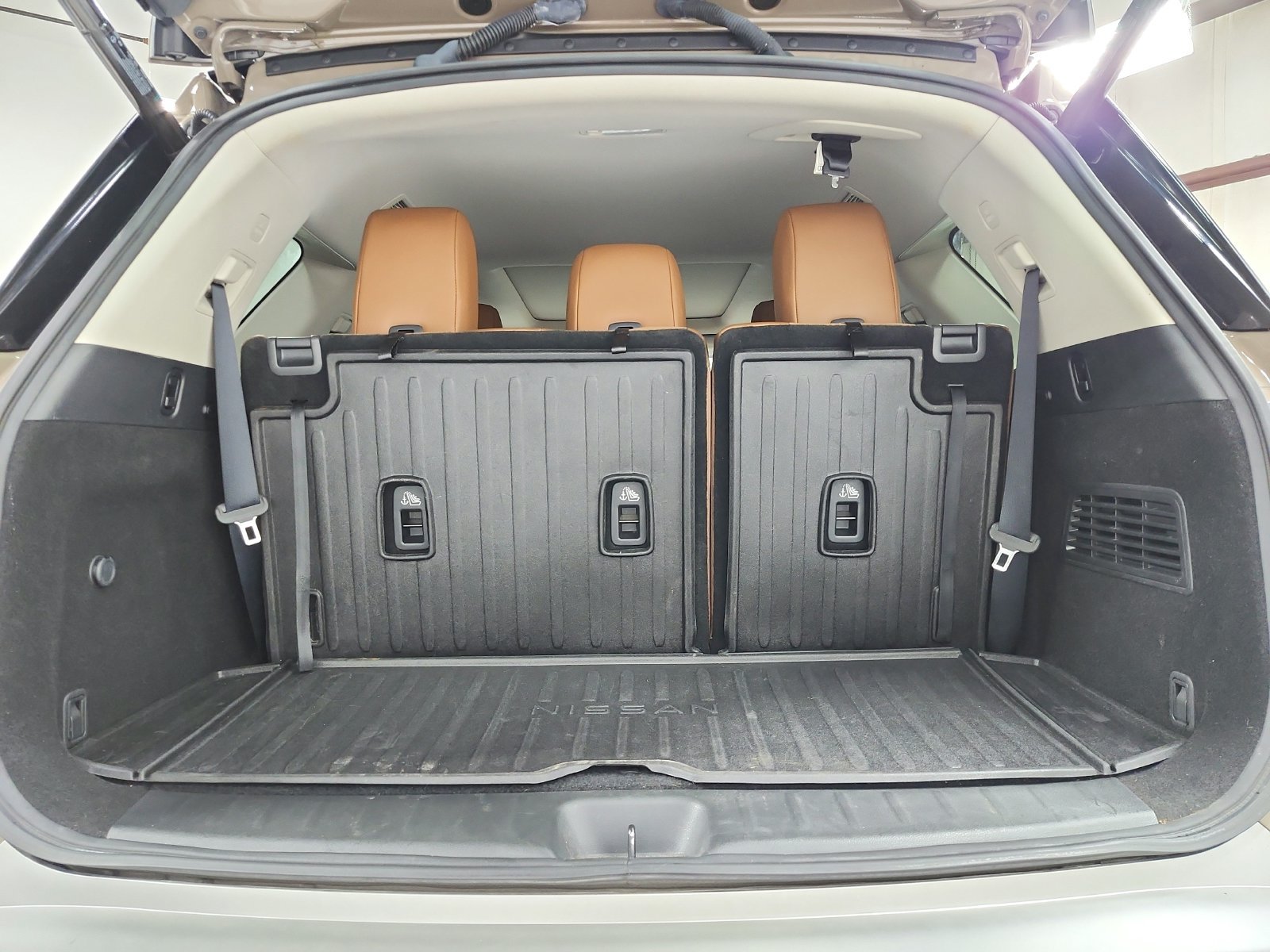 Used 2023 Nissan Pathfinder Platinum w/ Cargo Package AWD/4WD image 47
