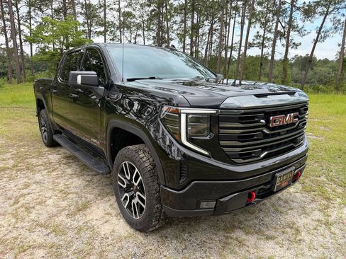 Used 2023 GMC Sierra 1500 AT4 w/ Technology Package AWD/4WD image 10