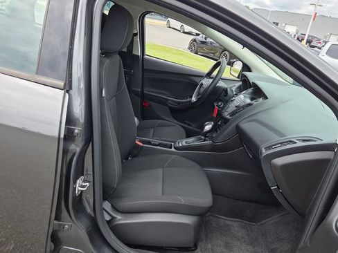 Used 2018 Ford Focus SE FWD image 14