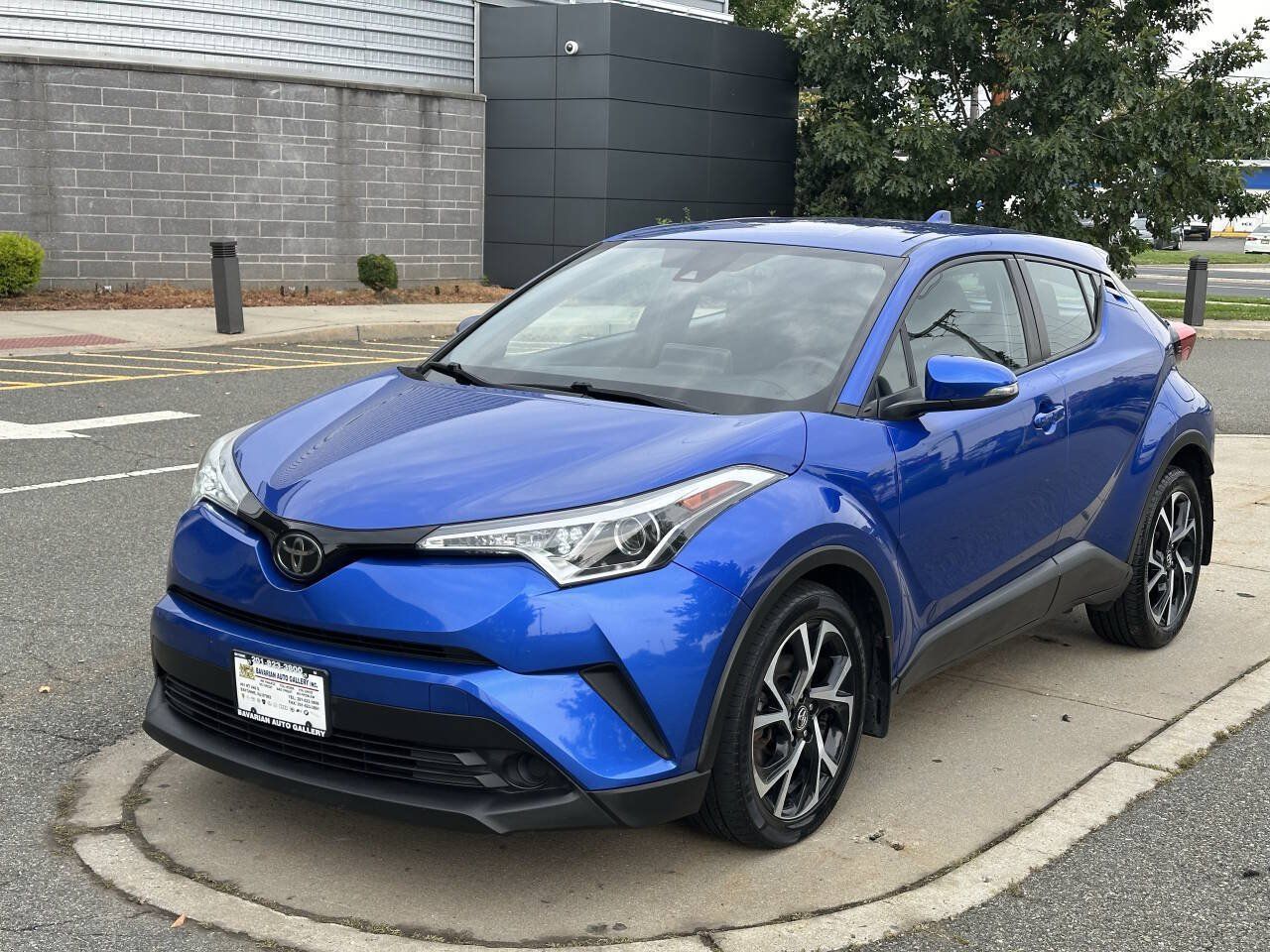 Used 2019 Toyota C-HR XLE FWD image 1