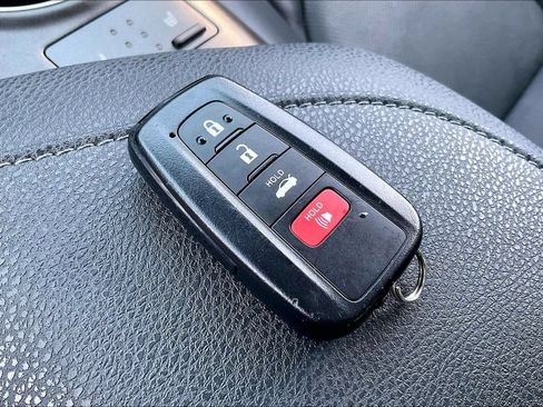 Used 2024 Toyota Camry XLE FWD image 33