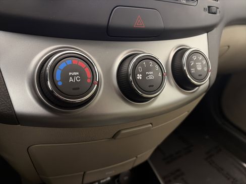 Used 2010 Hyundai Elantra GLS FWD image 16