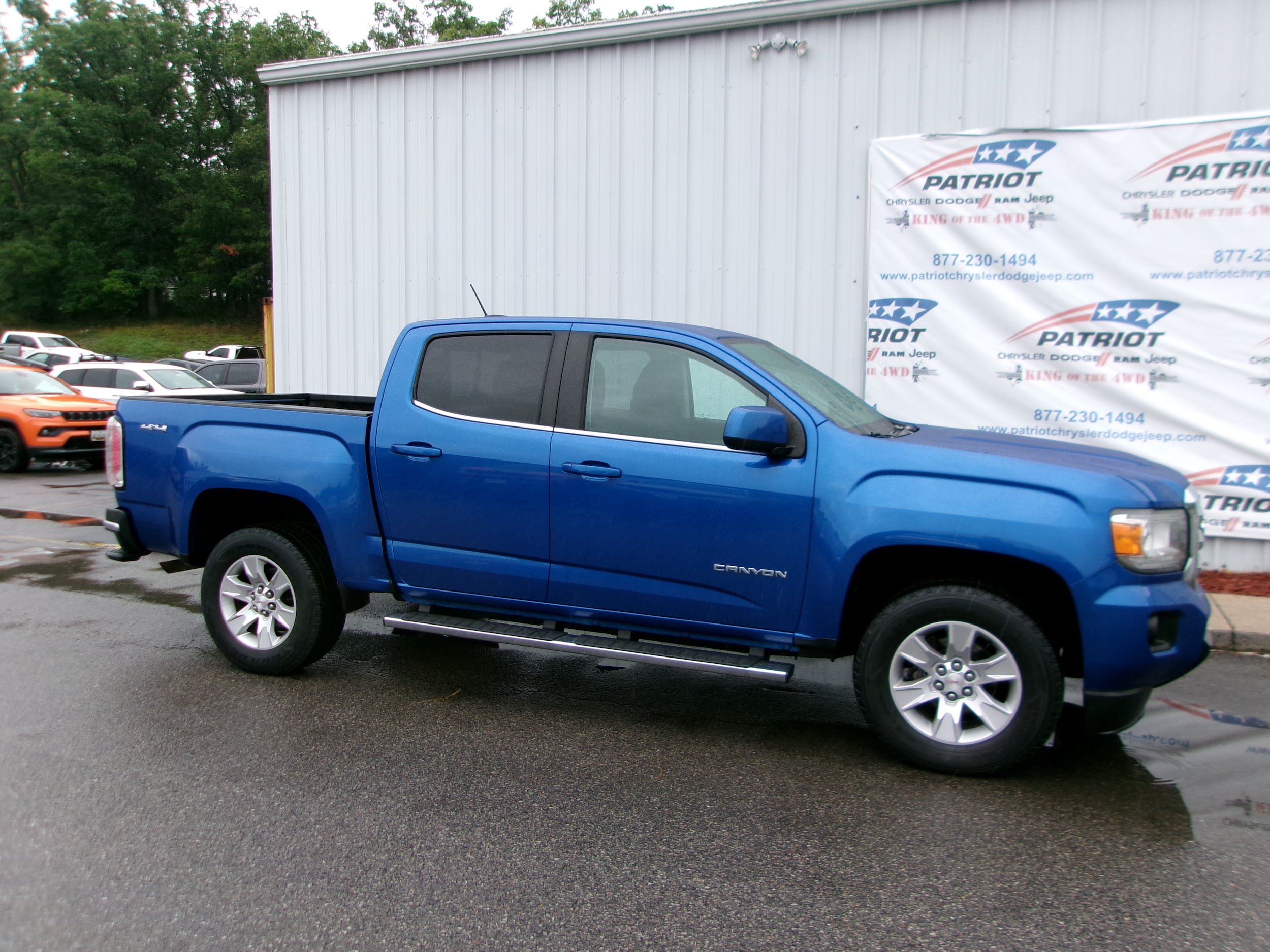 Used 2018 GMC Canyon SLE w/ SLE Convenience Package AWD/4WD image 2