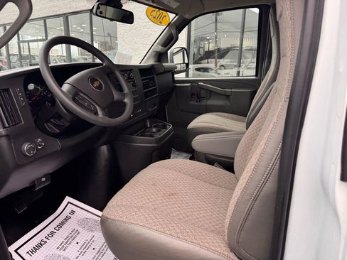 Used 2025 Chevrolet Express 2500 Extended w/ Communications Package image 9