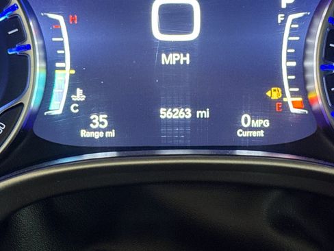 Used 2024 Chrysler Pacifica Touring-L FWD image 26