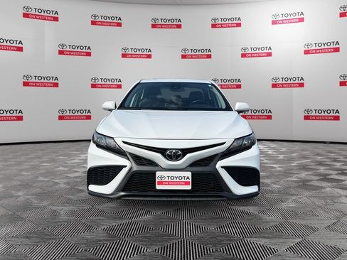 Used 2022 Toyota Camry SE FWD image 2