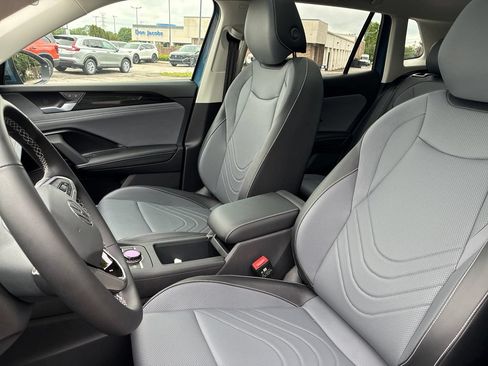 New 2026 Volkswagen Tiguan SE AWD/4WD image 11