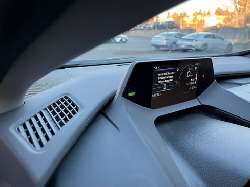 Used 2025 Toyota Prius LE image 35