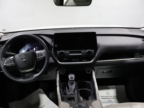 Used 2024 Toyota Grand Highlander XLE image 17