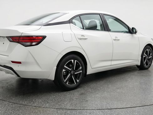 Used 2025 Nissan Sentra SV FWD image 9