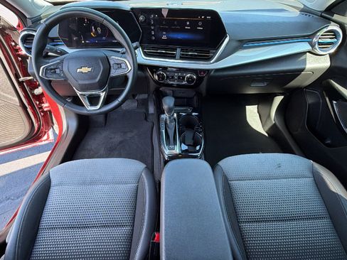 Used 2025 Chevrolet Trax LT w/ Driver Confidence Package FWD image 26