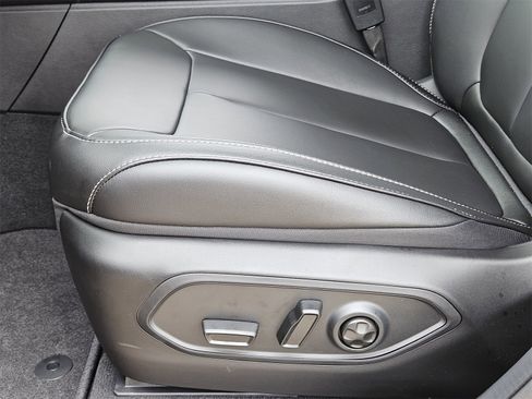 New 2025 Jeep Grand Cherokee Limited w/ Black Appearance Package image 26