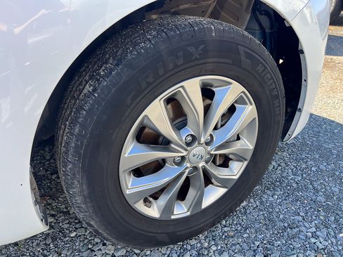 Used 2020 Kia Sedona LX image 7