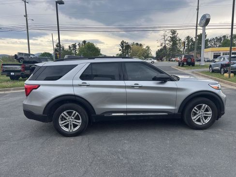 Certified 2023 Ford Explorer XLT w/ Equipment Group 202A AWD/4WD image 6