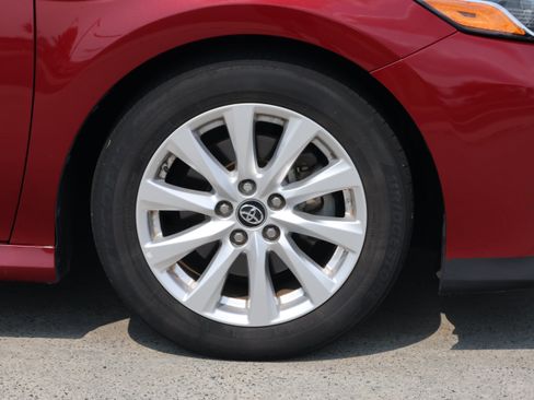 Used 2018 Toyota Camry LE w/ Convenience Package FWD image 11