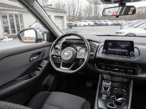 Used 2023 Nissan Rogue SV image 24