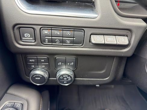 Used 2024 GMC Yukon AT4 w/ AT4 Premium Package AWD/4WD image 37