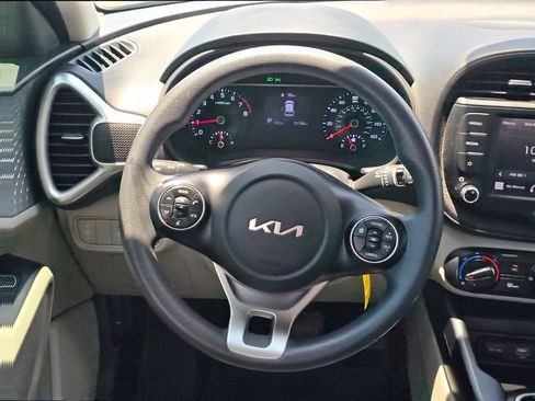 Used 2022 Kia Soul LX FWD image 15