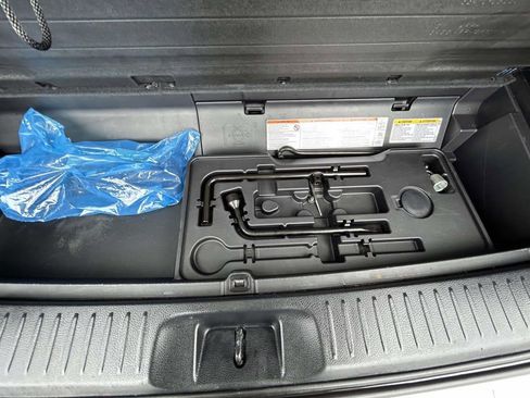 Used 2017 Toyota Highlander Limited FWD image 18