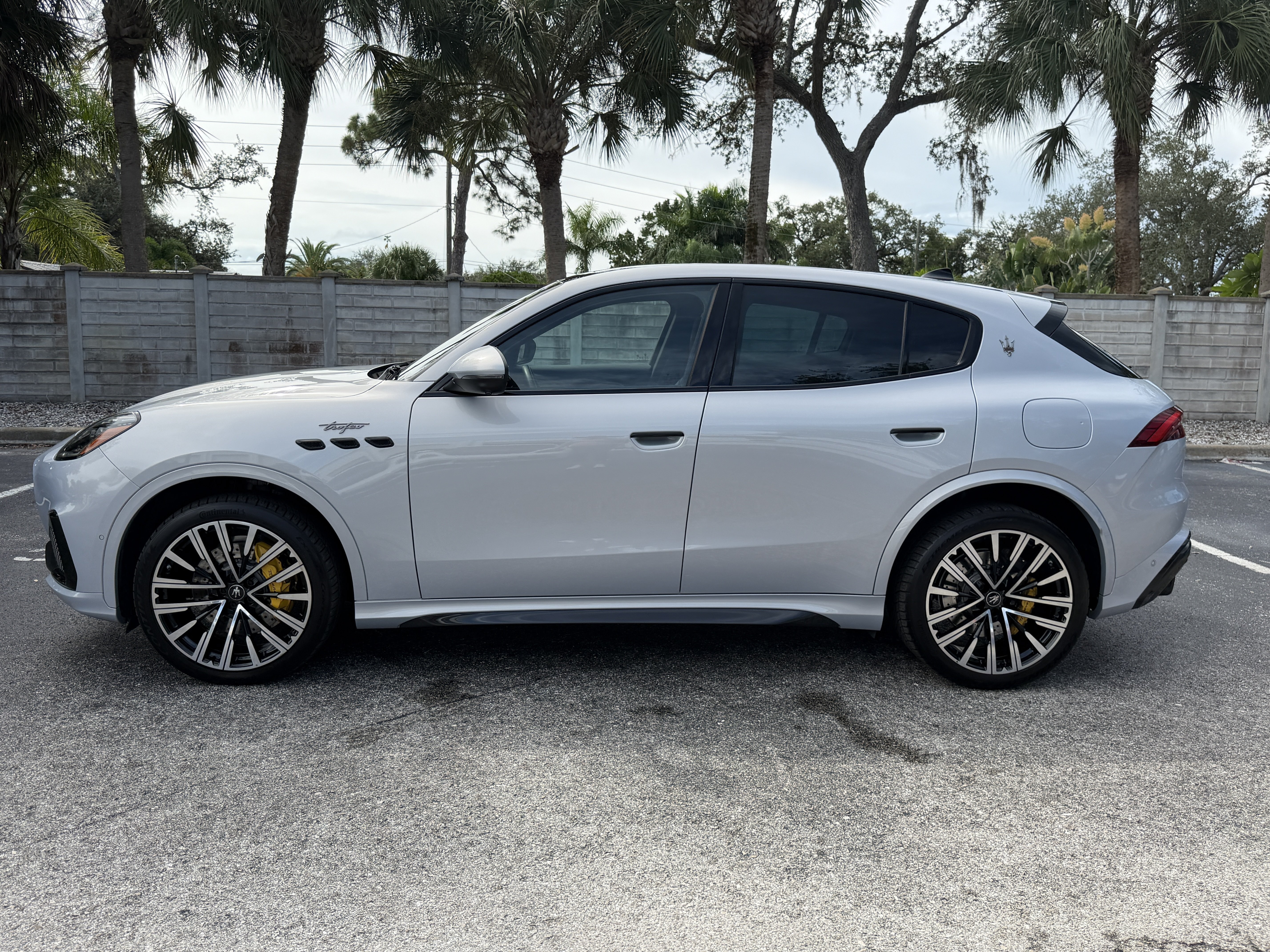 Used 2024 Maserati Grecale Trofeo AWD/4WD image 2