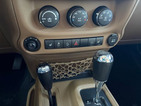 Used 2012 Jeep Wrangler Unlimited Sahara w/ Connectivity Group image 22