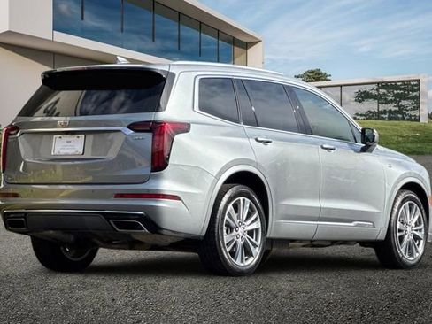 Certified 2025 Cadillac XT6 Premium Luxury image 4