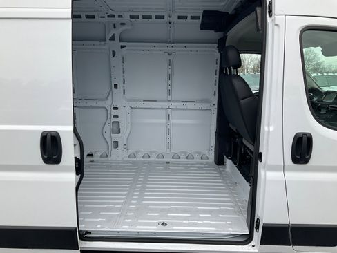 New 2026 RAM ProMaster 2500 w/ Convenience Group image 9