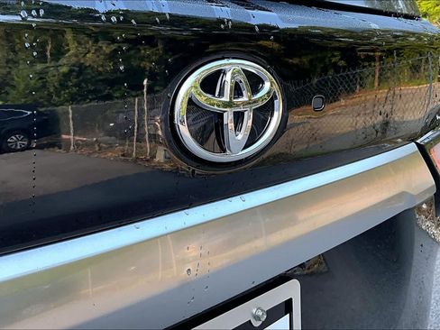 Used 2025 Toyota Sequoia Capstone AWD/4WD image 30